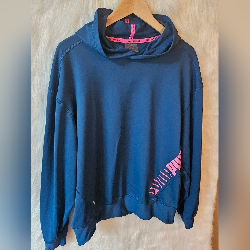 Puma Unisex Classic Logo Athletic Pullover - Picture 2 of 9